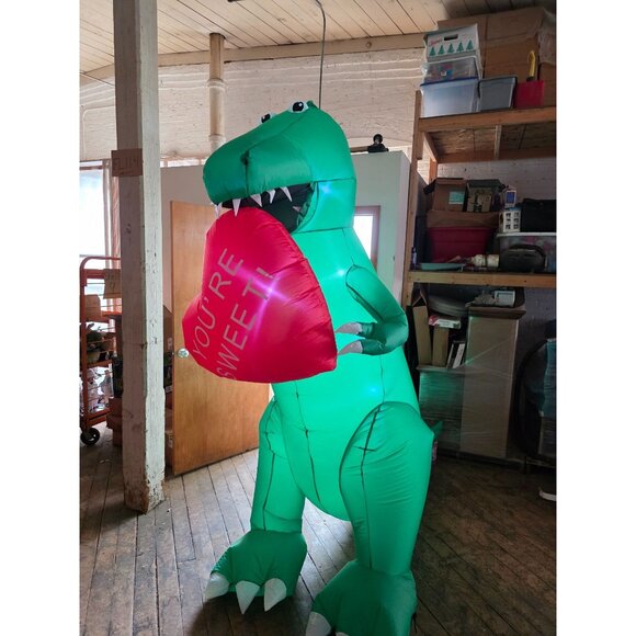 10 ft inflatable dinosaur Valentine conversation heart spring lawn décor - Picture 1 of 11